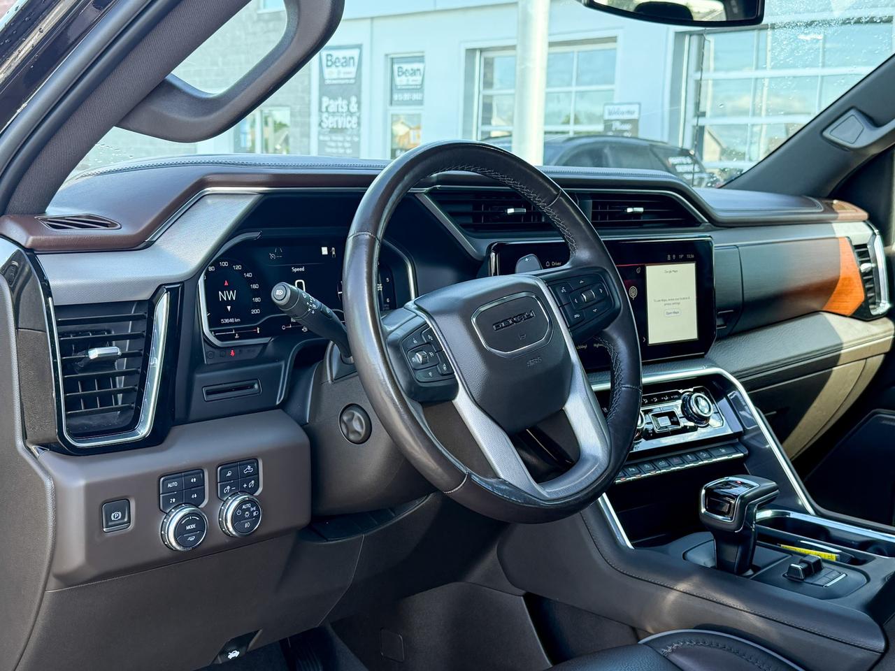 2022 GMC Sierra 1500 Denali BOUGHT & SERVICED HERE, CLEAN CARFAX, 5.3L V8 ENGINE, HEATED & VENTILATED SEATS, HEATED STEERING WHEEL, REMOTE START, RAIN SENSING WIPERS, BOSE SOUND SYSTEM, HD SURROUND VISION Photo