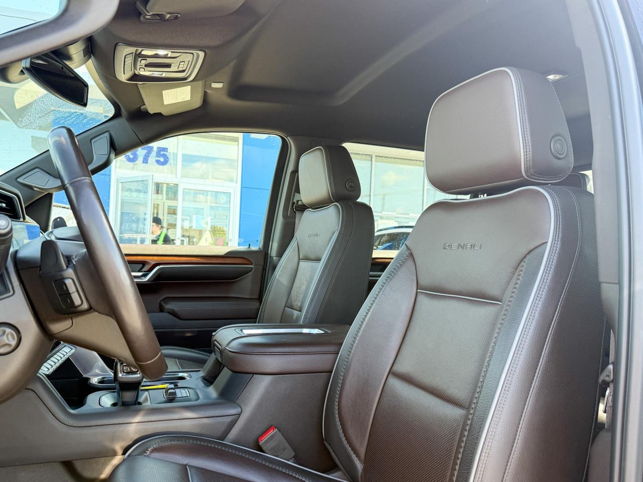 2022 GMC Sierra 1500 Denali BOUGHT & SERVICED HERE, CLEAN CARFAX, 5.3L V8 ENGINE, HEATED & VENTILATED SEATS, HEATED STEERING WHEEL, REMOTE START, RAIN SENSING WIPERS, BOSE SOUND SYSTEM, HD SURROUND VISION Photo