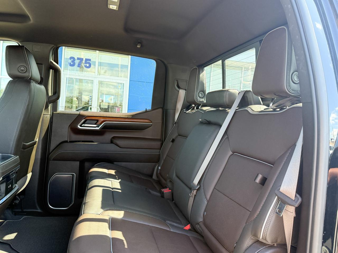 2022 GMC Sierra 1500 Denali BOUGHT & SERVICED HERE, CLEAN CARFAX, 5.3L V8 ENGINE, HEATED & VENTILATED SEATS, HEATED STEERING WHEEL, REMOTE START, RAIN SENSING WIPERS, BOSE SOUND SYSTEM, HD SURROUND VISION Photo