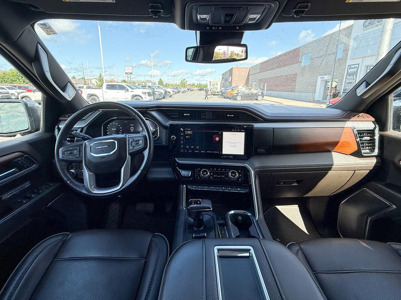 2022 GMC Sierra 1500 Denali BOUGHT & SERVICED HERE, CLEAN CARFAX, 5.3L V8 ENGINE, HEATED & VENTILATED SEATS, HEATED STEERING WHEEL, REMOTE START, RAIN SENSING WIPERS, BOSE SOUND SYSTEM, HD SURROUND VISION Photo