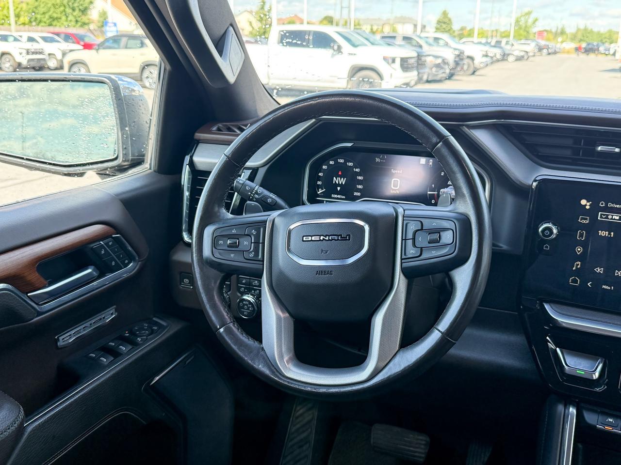 2022 GMC Sierra 1500 Denali BOUGHT & SERVICED HERE, CLEAN CARFAX, 5.3L V8 ENGINE, HEATED & VENTILATED SEATS, HEATED STEERING WHEEL, REMOTE START, RAIN SENSING WIPERS, BOSE SOUND SYSTEM, HD SURROUND VISION Photo