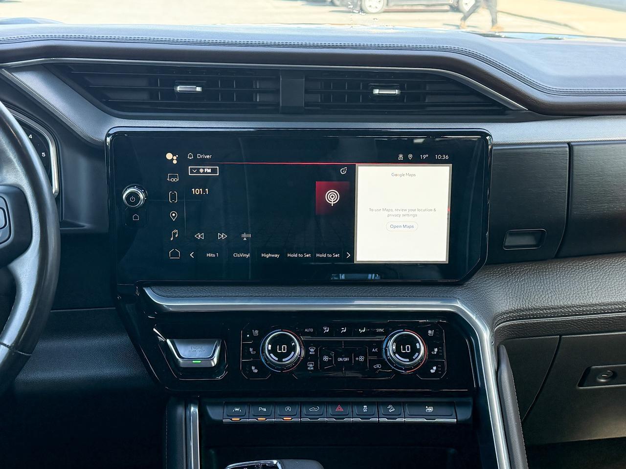 2022 GMC Sierra 1500 Denali BOUGHT & SERVICED HERE, CLEAN CARFAX, 5.3L V8 ENGINE, HEATED & VENTILATED SEATS, HEATED STEERING WHEEL, REMOTE START, RAIN SENSING WIPERS, BOSE SOUND SYSTEM, HD SURROUND VISION Photo