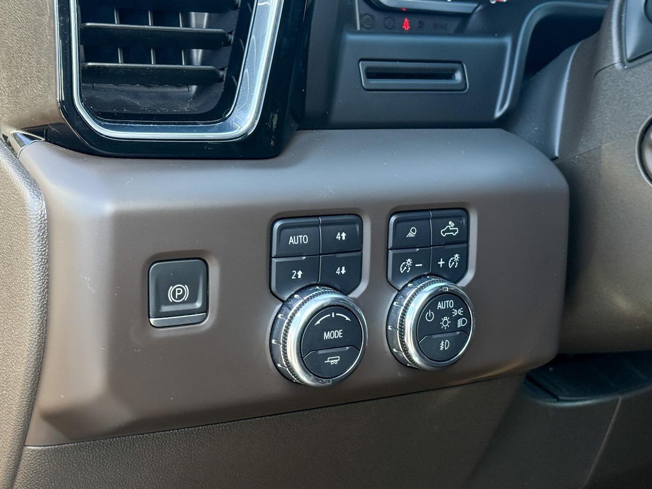 2022 GMC Sierra 1500 Denali BOUGHT & SERVICED HERE, CLEAN CARFAX, 5.3L V8 ENGINE, HEATED & VENTILATED SEATS, HEATED STEERING WHEEL, REMOTE START, RAIN SENSING WIPERS, BOSE SOUND SYSTEM, HD SURROUND VISION Photo