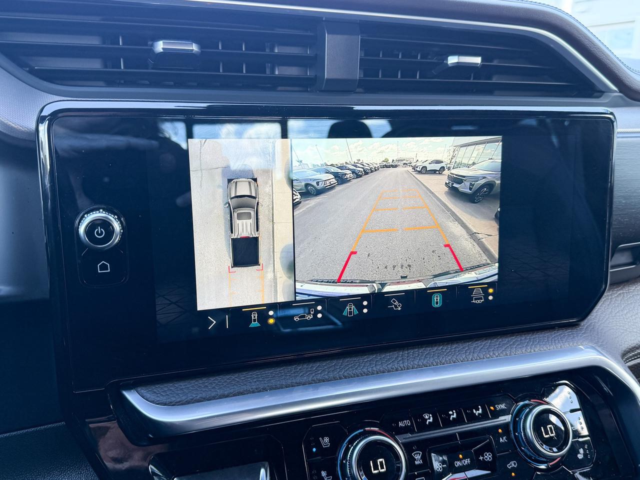 2022 GMC Sierra 1500 Denali BOUGHT & SERVICED HERE, CLEAN CARFAX, 5.3L V8 ENGINE, HEATED & VENTILATED SEATS, HEATED STEERING WHEEL, REMOTE START, RAIN SENSING WIPERS, BOSE SOUND SYSTEM, HD SURROUND VISION Photo