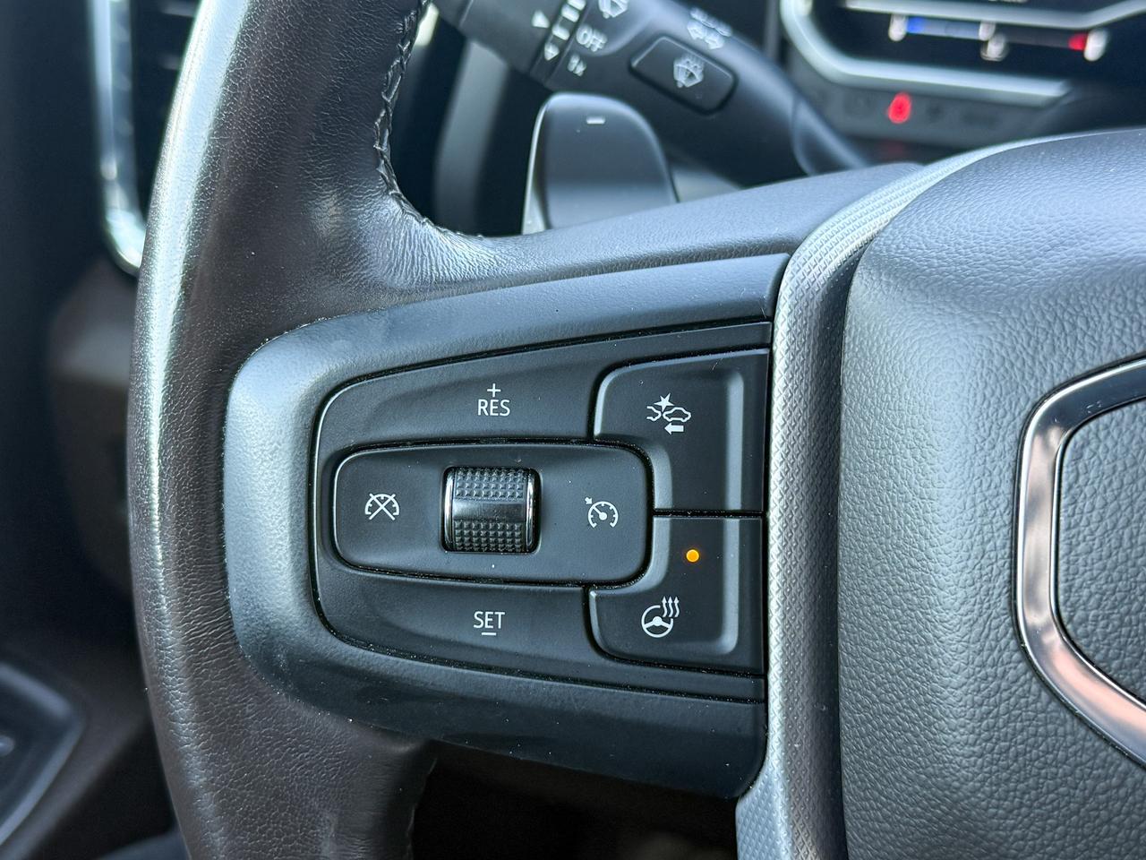 2022 GMC Sierra 1500 Denali BOUGHT & SERVICED HERE, CLEAN CARFAX, 5.3L V8 ENGINE, HEATED & VENTILATED SEATS, HEATED STEERING WHEEL, REMOTE START, RAIN SENSING WIPERS, BOSE SOUND SYSTEM, HD SURROUND VISION Photo