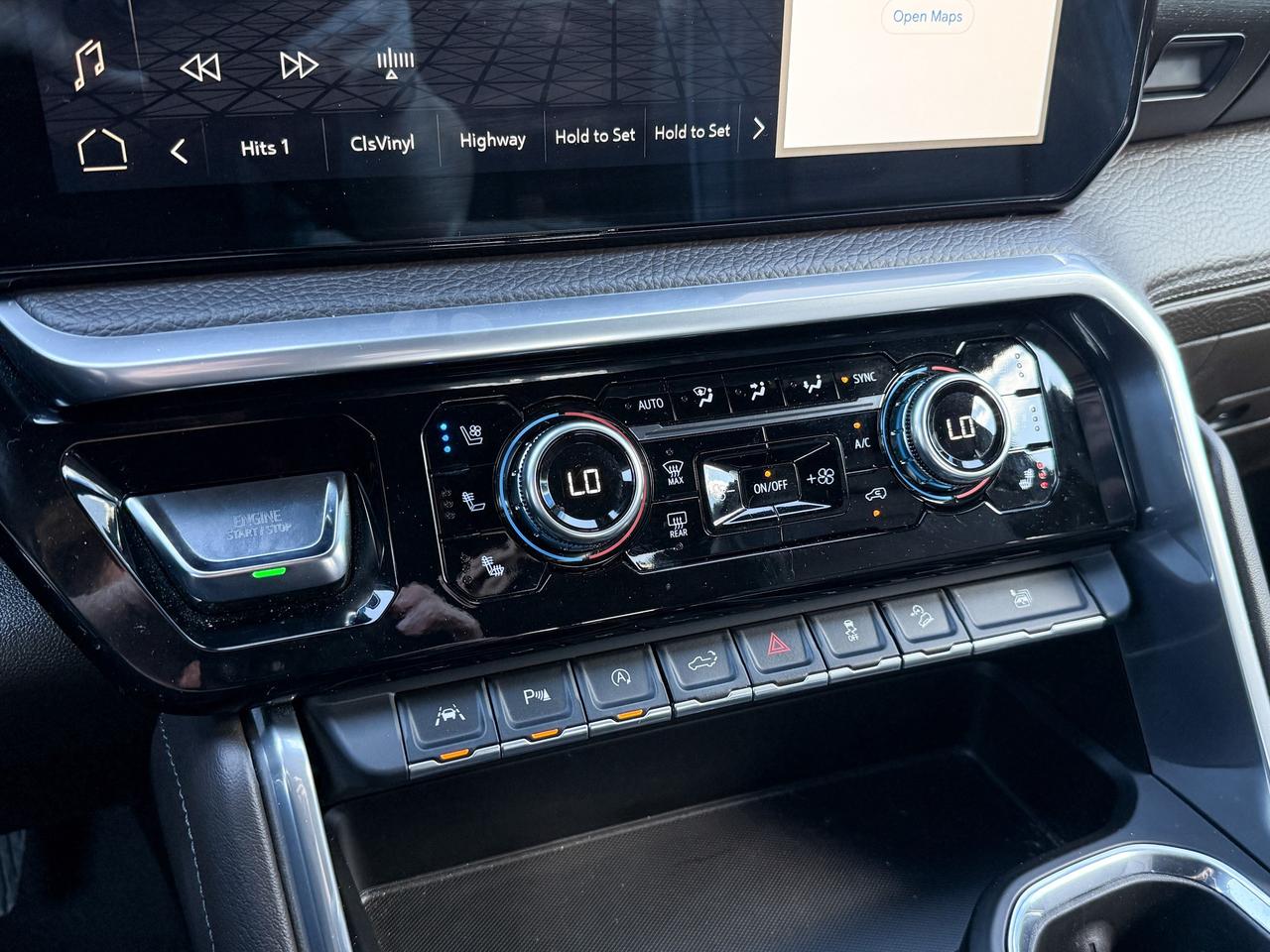 2022 GMC Sierra 1500 Denali BOUGHT & SERVICED HERE, CLEAN CARFAX, 5.3L V8 ENGINE, HEATED & VENTILATED SEATS, HEATED STEERING WHEEL, REMOTE START, RAIN SENSING WIPERS, BOSE SOUND SYSTEM, HD SURROUND VISION Photo