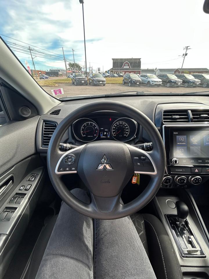 2021 Mitsubishi RVR SE - Photo #9