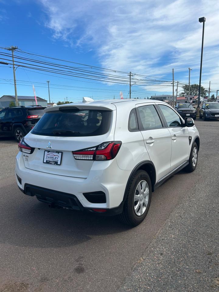 2021 Mitsubishi RVR SE - Photo #4