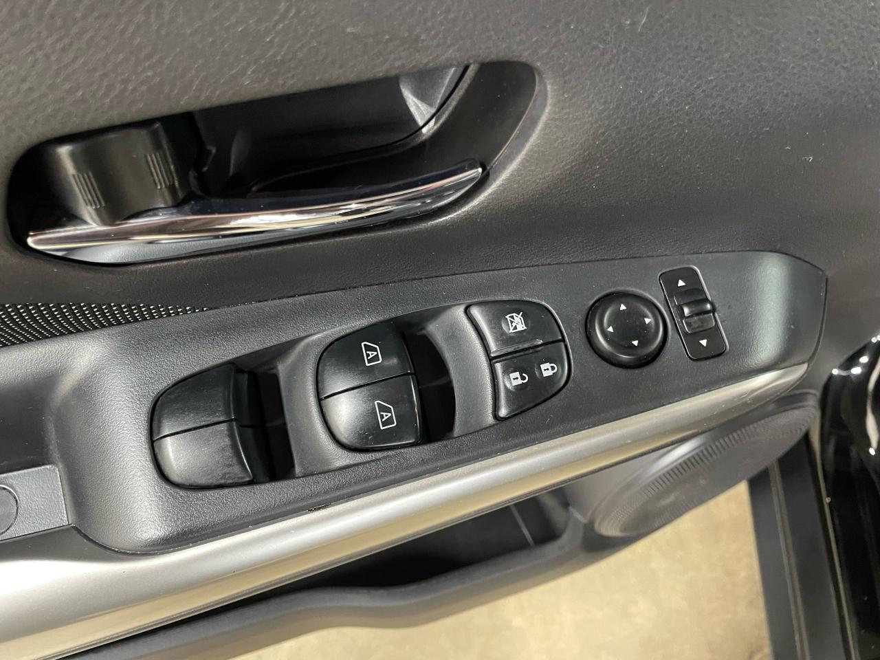 2019 Nissan Kicks SV Photo12