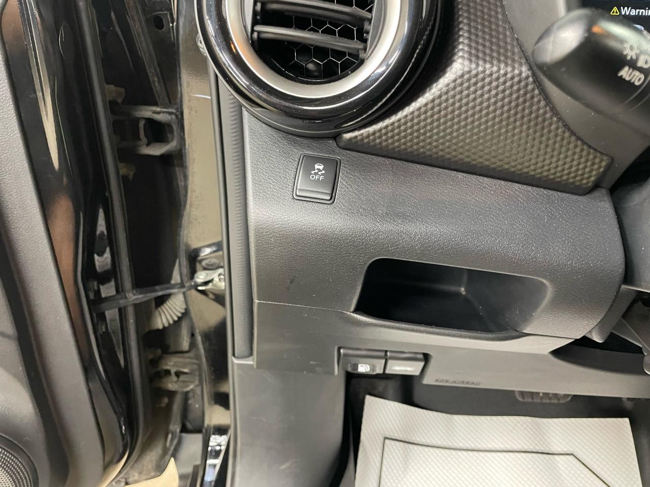 2019 Nissan Kicks SV | ANROID AUTO/APPLE CARPLAY | HEATED SEATS Photo