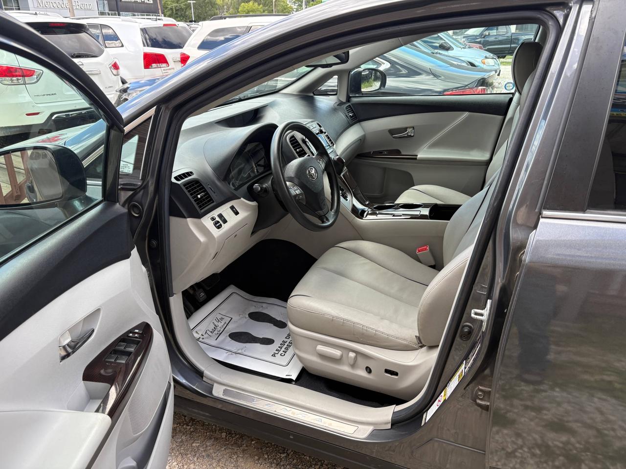 2012 Toyota Venza 4dr Wgn with Safety and Warranty, Financing available Photo