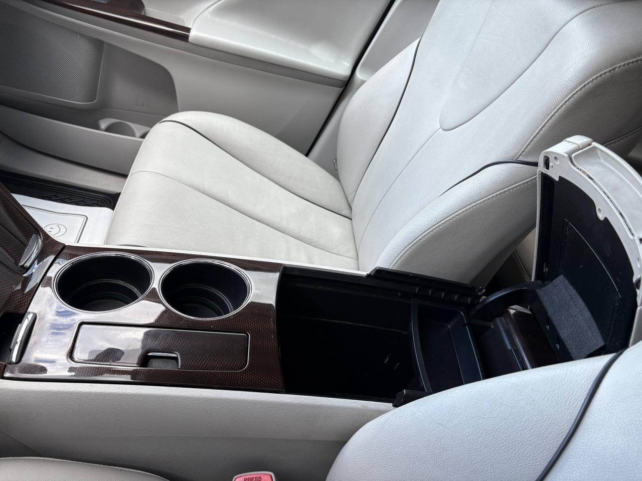 2012 Toyota Venza 4dr Wgn with Safety and Warranty, Financing available Photo