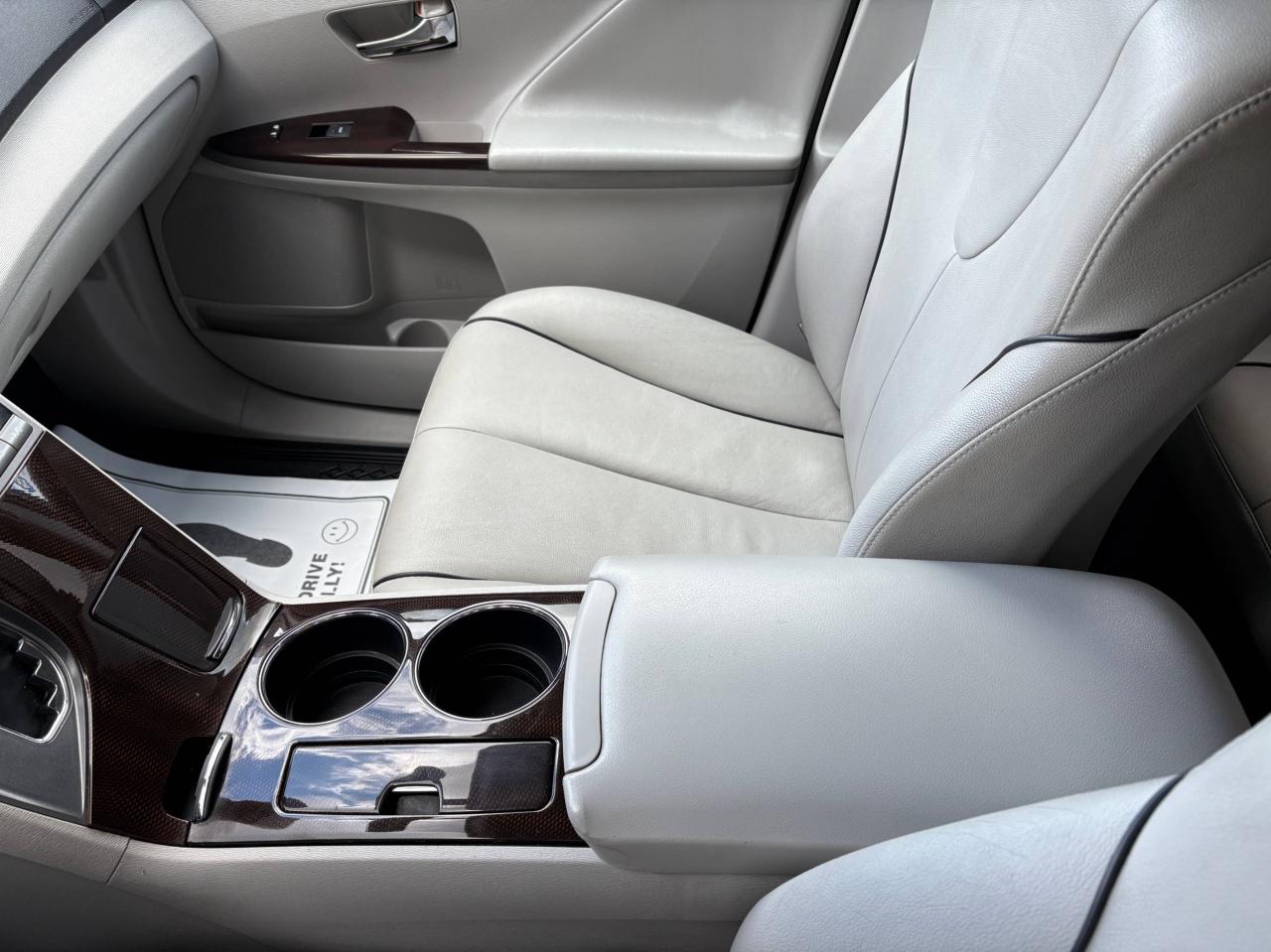 2012 Toyota Venza 4dr Wgn with Safety and Warranty, Financing available Photo