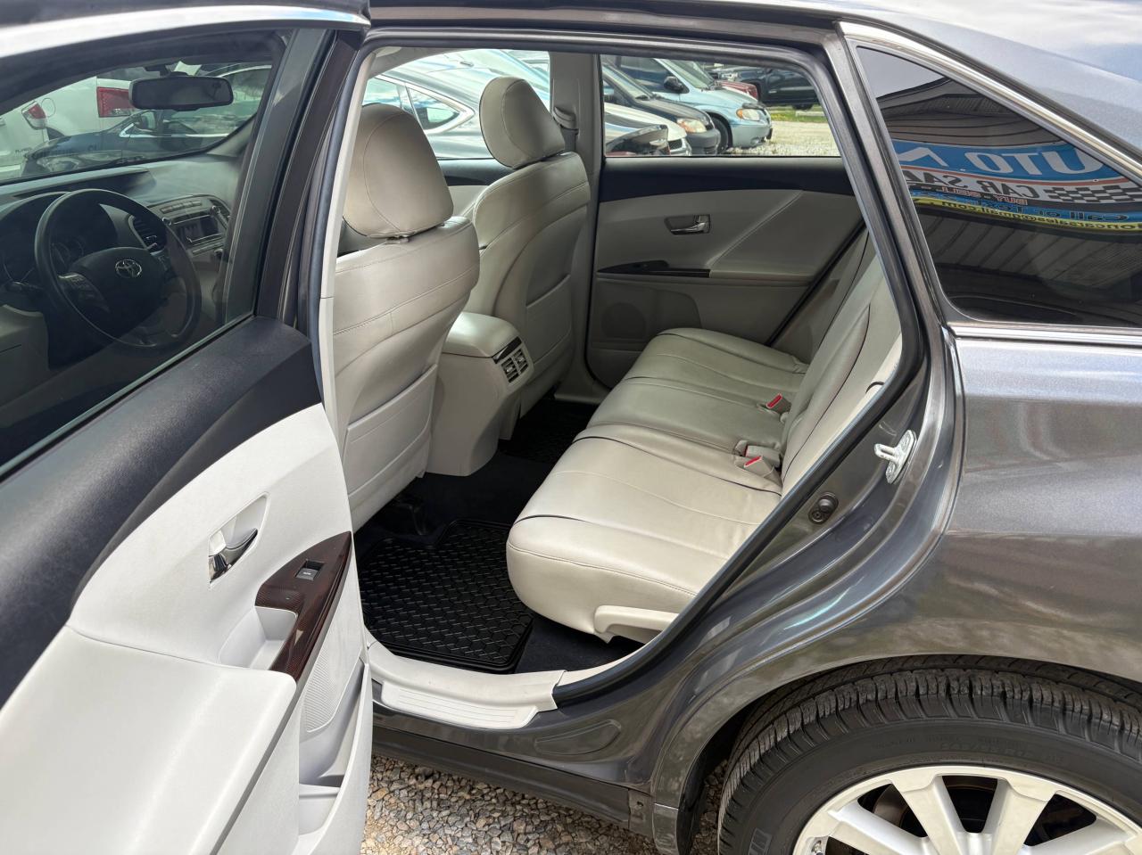 2012 Toyota Venza 4dr Wgn with Safety and Warranty, Financing available Photo