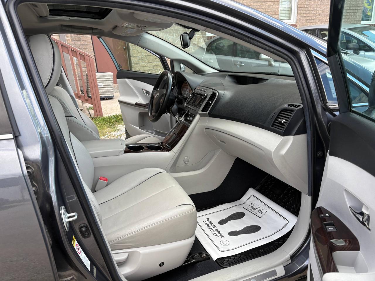 2012 Toyota Venza 4dr Wgn with Safety and Warranty, Financing available Photo