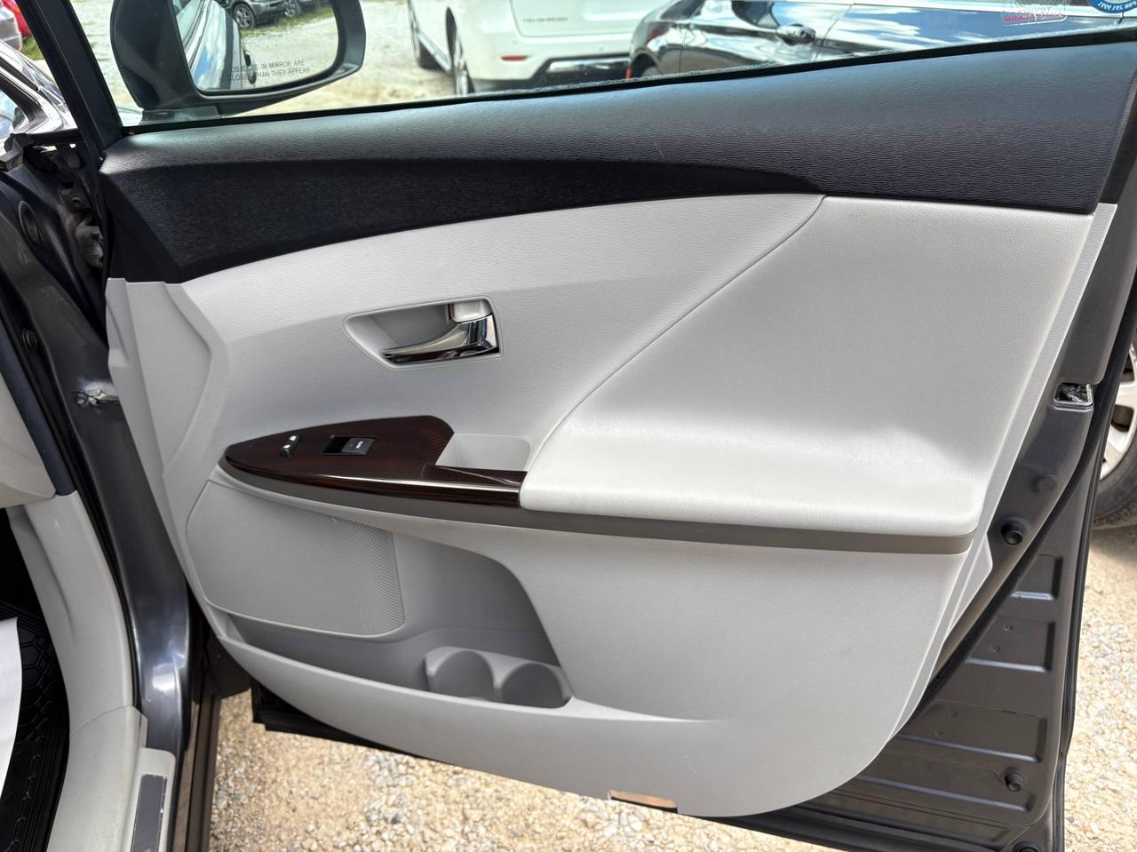 2012 Toyota Venza 4dr Wgn with Safety and Warranty, Financing available Photo