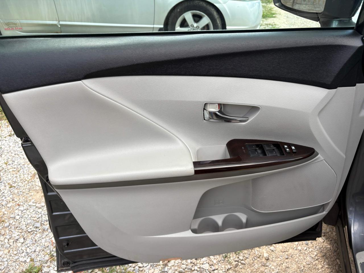 2012 Toyota Venza 4dr Wgn with Safety and Warranty, Financing available Photo