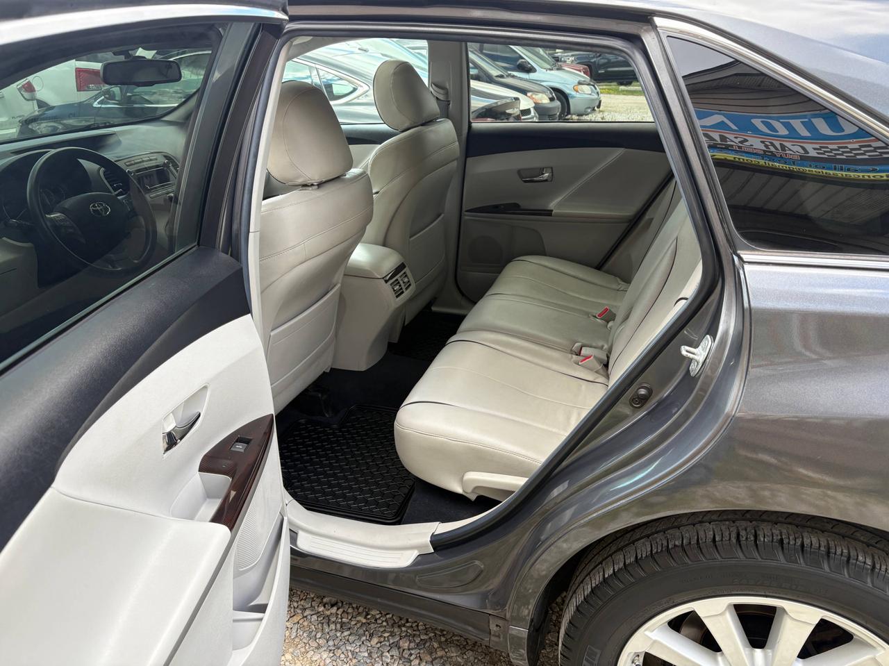 2012 Toyota Venza 4dr Wgn with Safety and Warranty, Financing available Photo