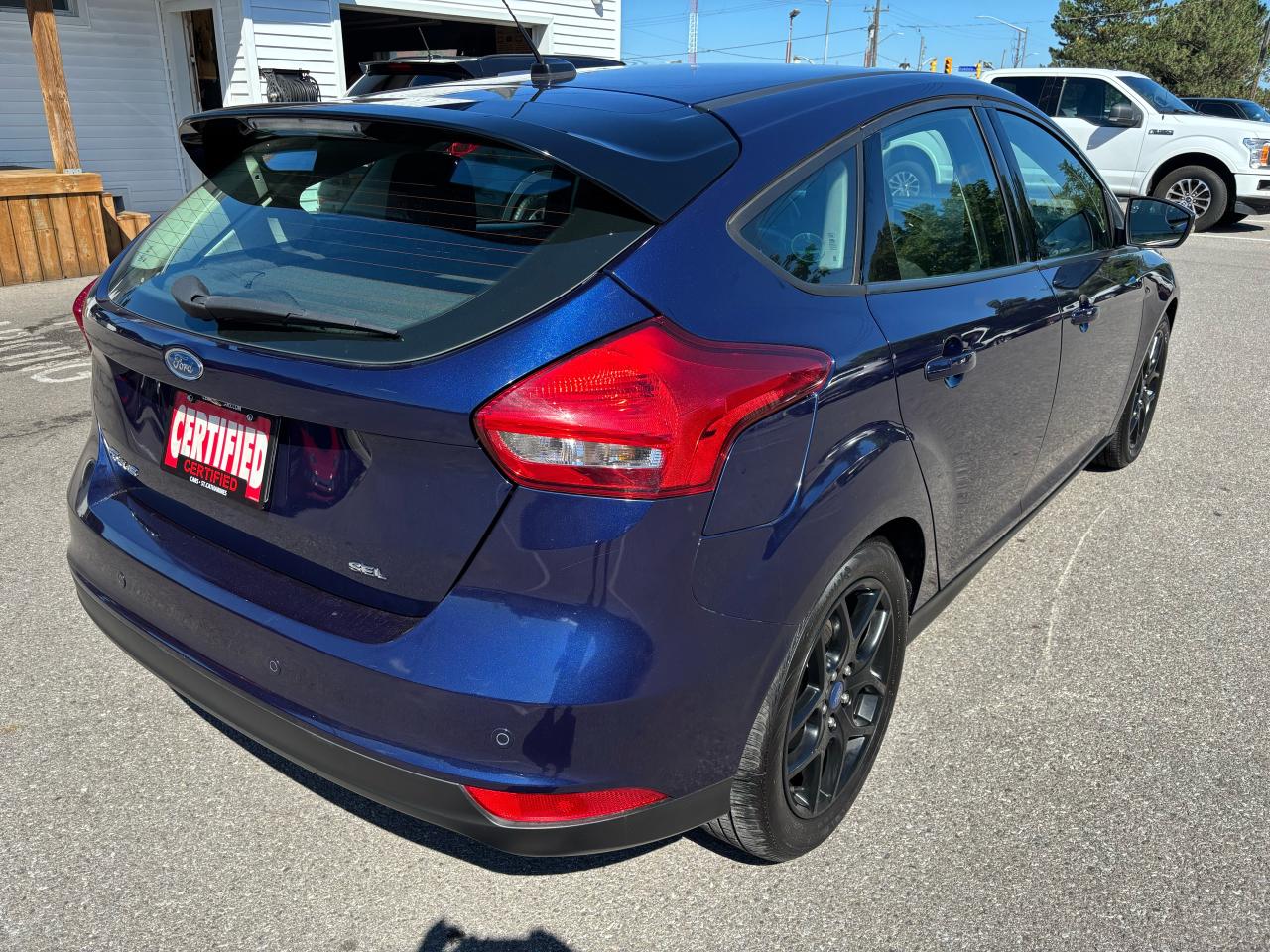 2017 Ford Focus SEL ** CARPLAY, NAV, HTD SEATS ** Photo2