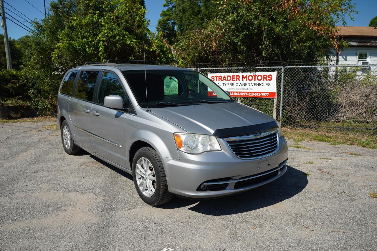 Used 2014 Chrysler Town & Country TOURING for sale in Kingston, ON