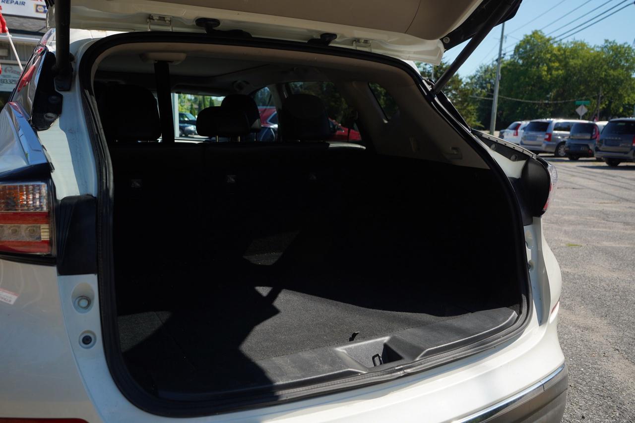 2016 Nissan Murano SV - Photo #10