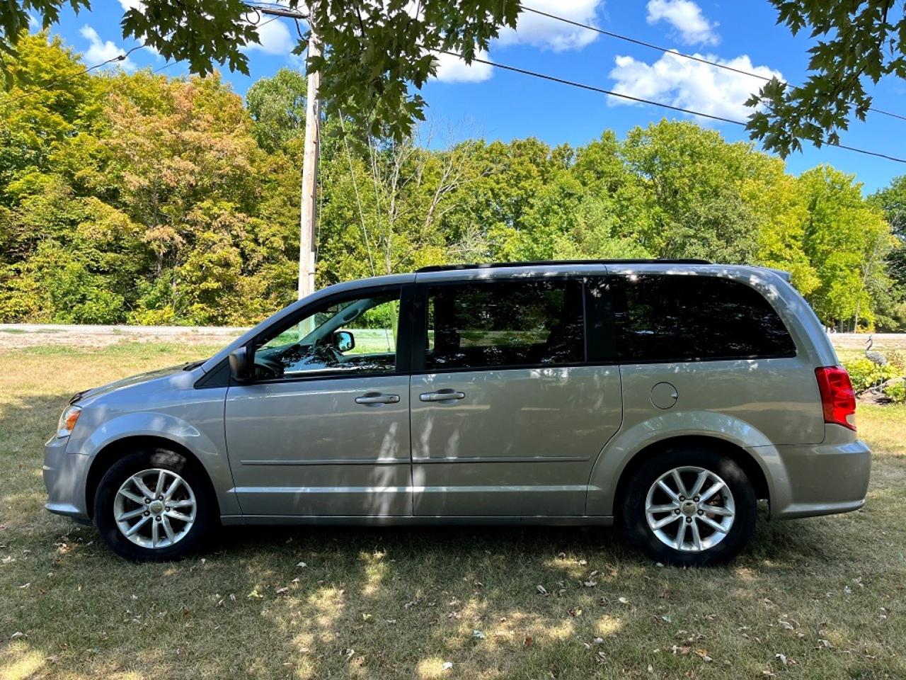 2017 Dodge Grand Caravan SXT - Photo #2