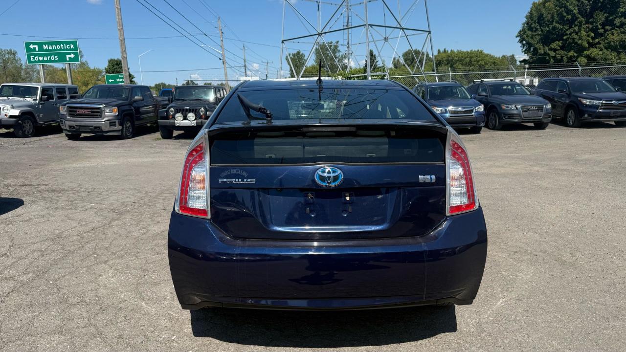 2014 Toyota Prius HB Photo3