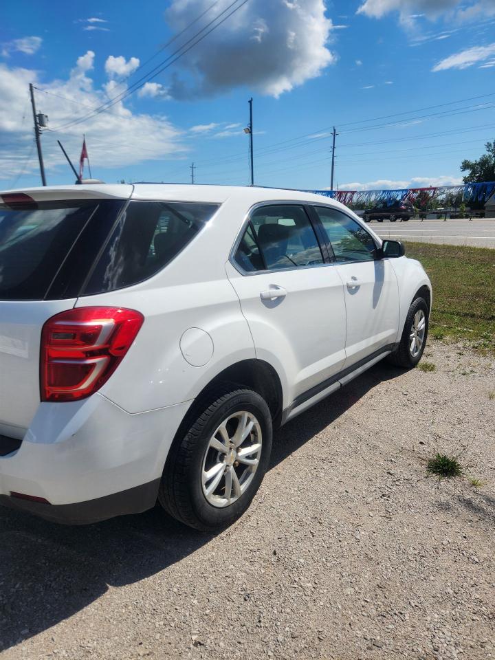 2017 Chevrolet Equinox LS Photo2