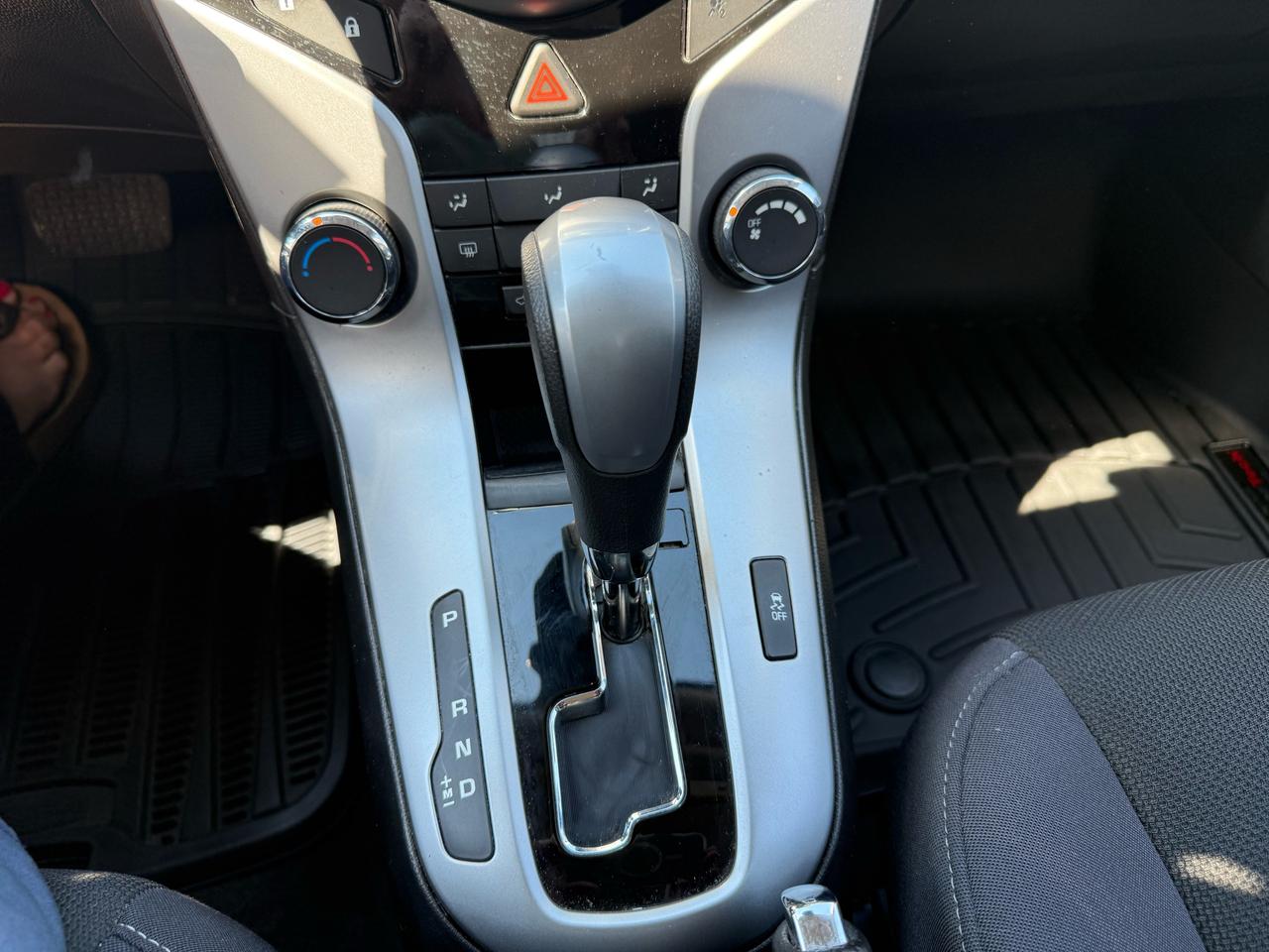 2012 Chevrolet Cruze LT Turbo w/1SA Photo