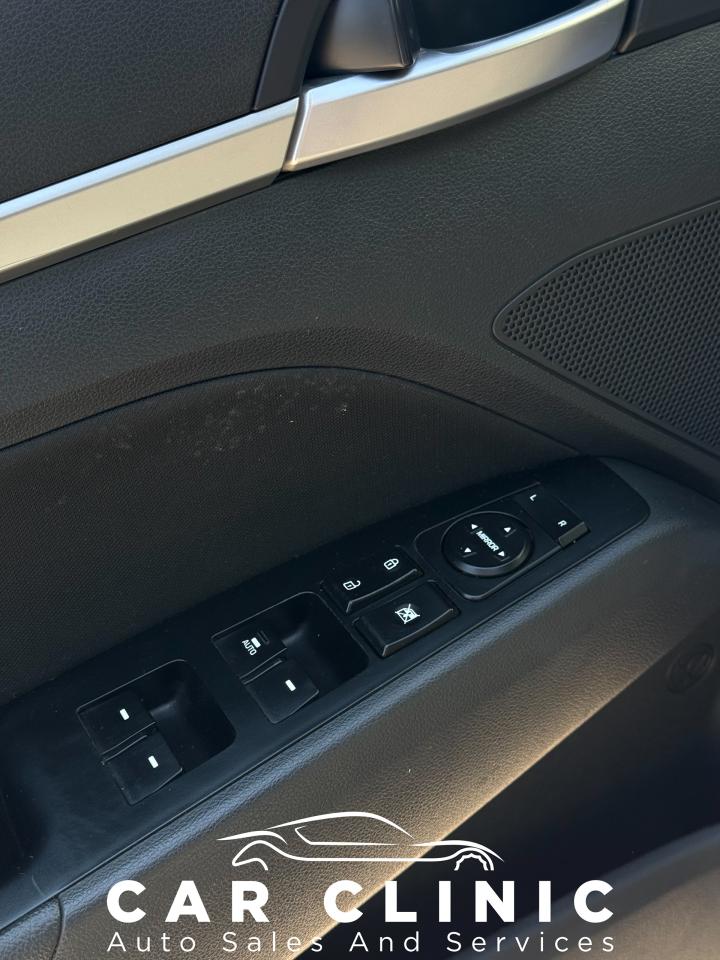 2020 Hyundai Elantra Preferred w/Sun & Safety Package - Photo #14