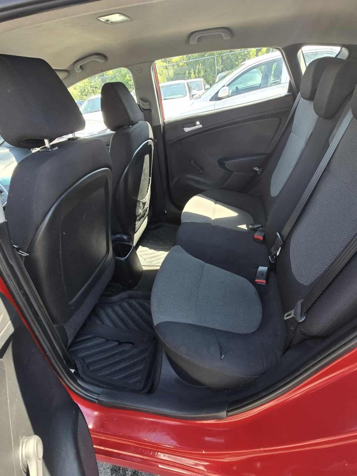 2013 Hyundai Accent L - Photo #8