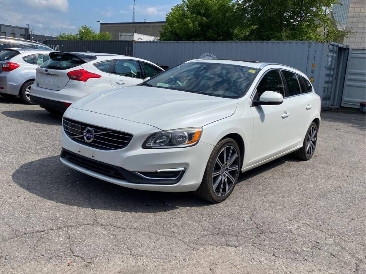 Used 2016 Volvo V60 T6 Premier T6! | Accident Free | Tech pkg | Climate pkg | BLIS | for sale in Waterloo, ON