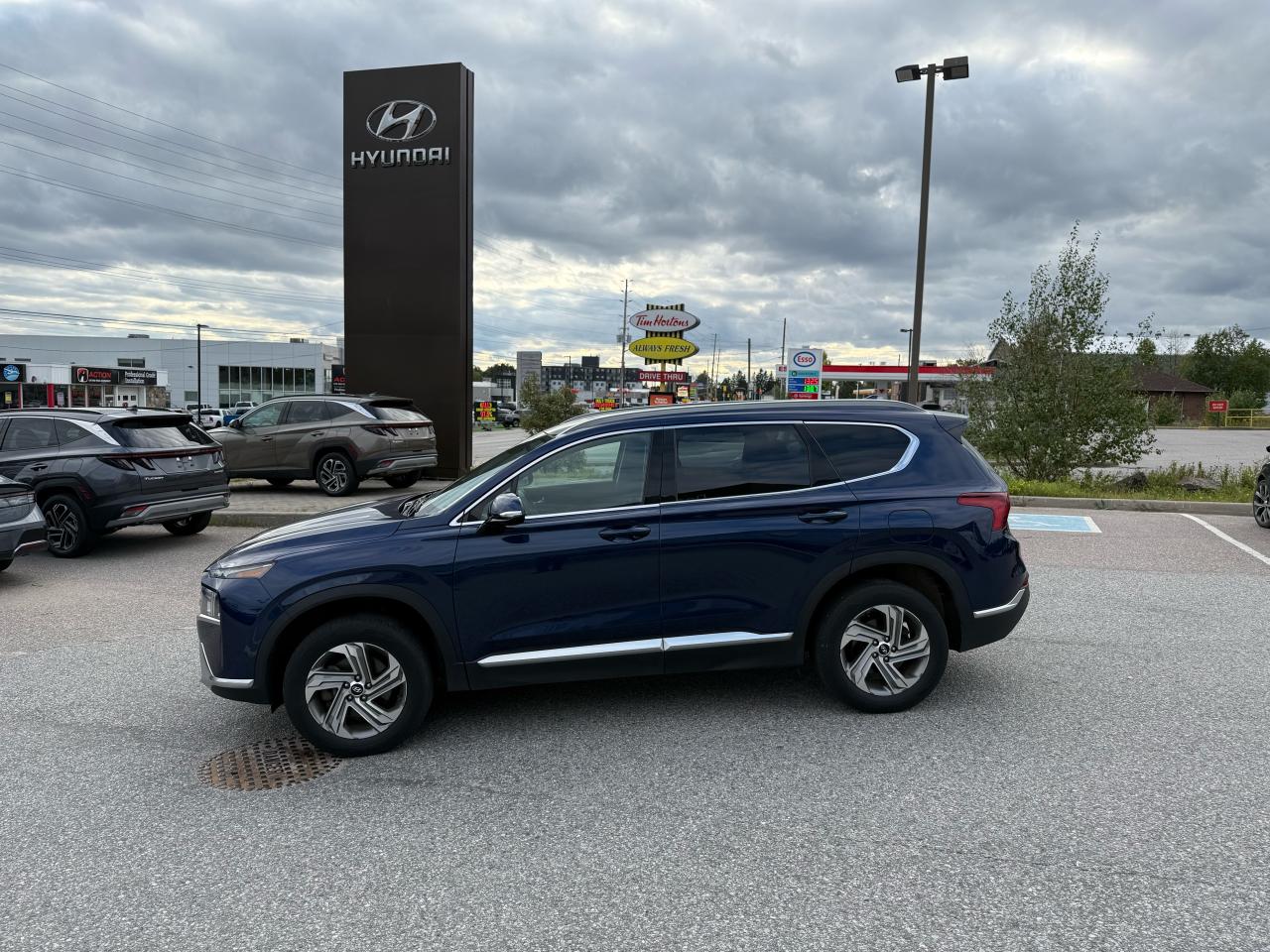 2022 Hyundai Santa Fe Preferred Photo2