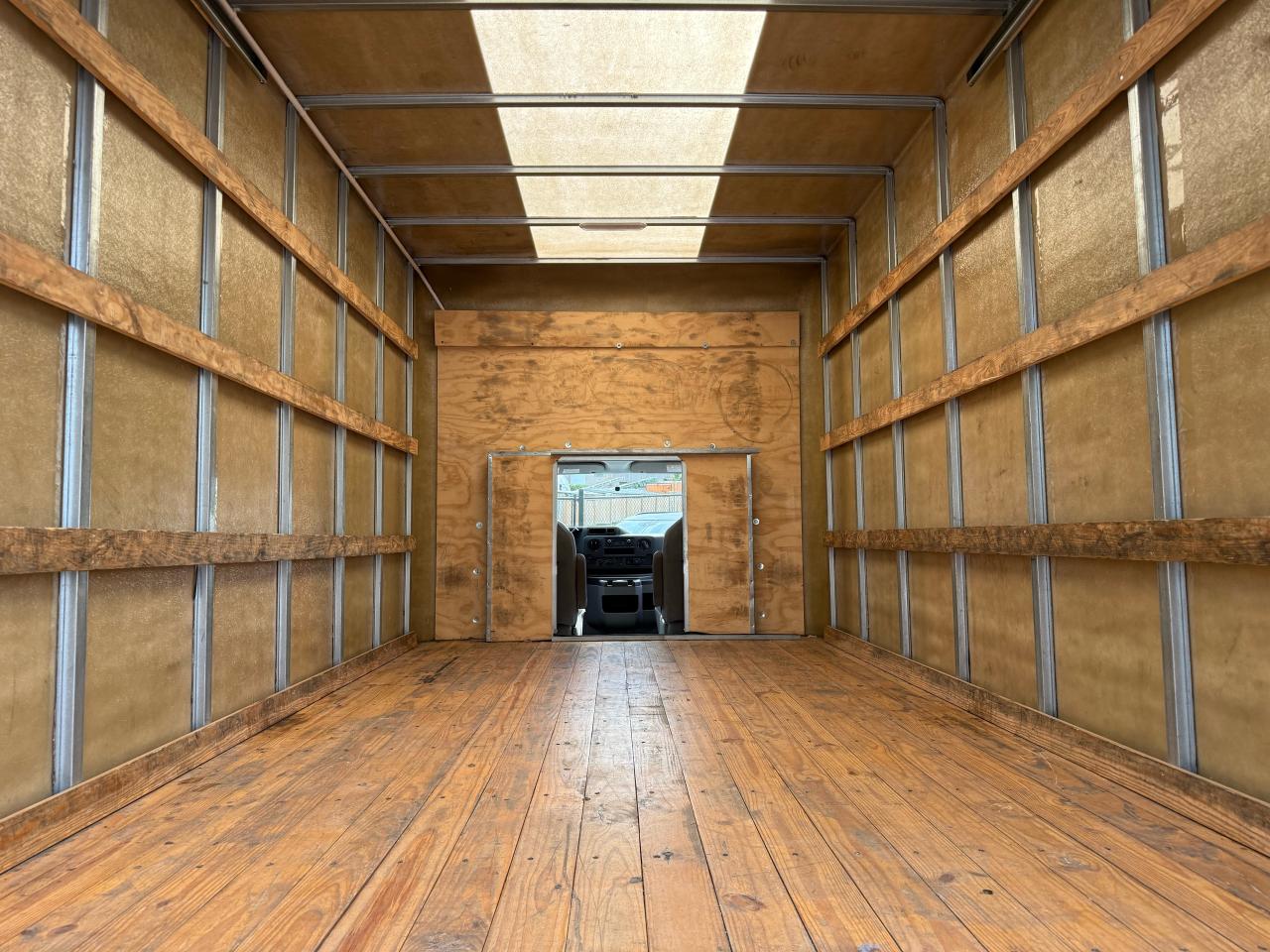 2025 Ford E-Series Cutaway E-450 DRW 158" WB 16 ft CUBE HIGH BOX PULLOUT RAMP Photo4