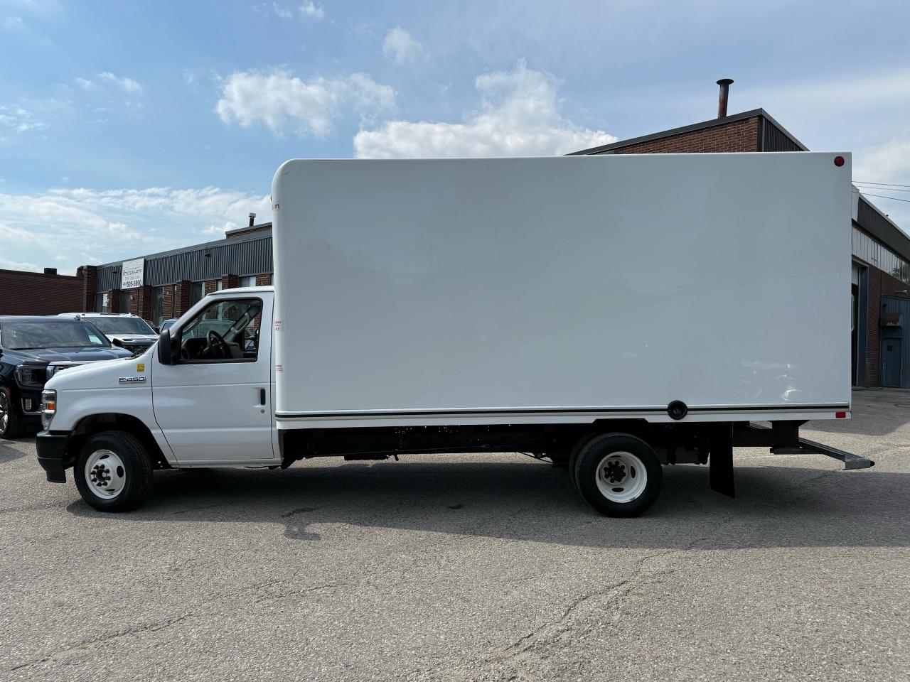 2025 Ford E-Series Cutaway E-450 DRW 158" WB 16 ft CUBE HIGH BOX PULLOUT RAMP Photo3