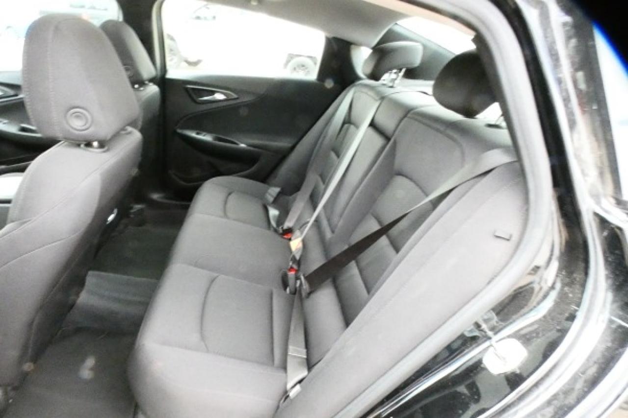 2023 Chevrolet Malibu 1LT w/Htd cloth, pano S/R, BUC - Photo #9