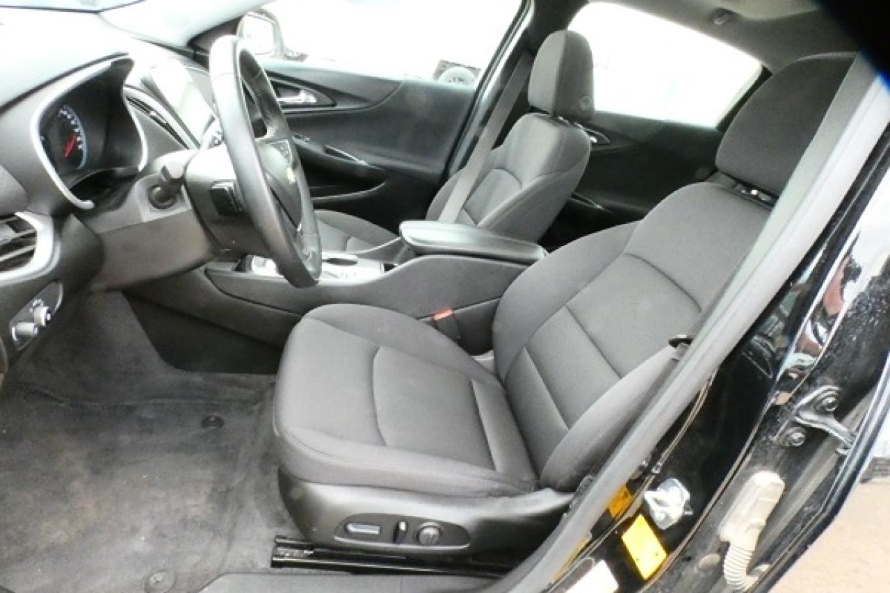 2023 Chevrolet Malibu 1LT w/Htd cloth, pano S/R, BUC - Photo #10