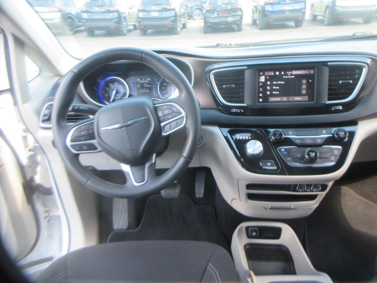 2022 Dodge Grand Caravan SXT Photo