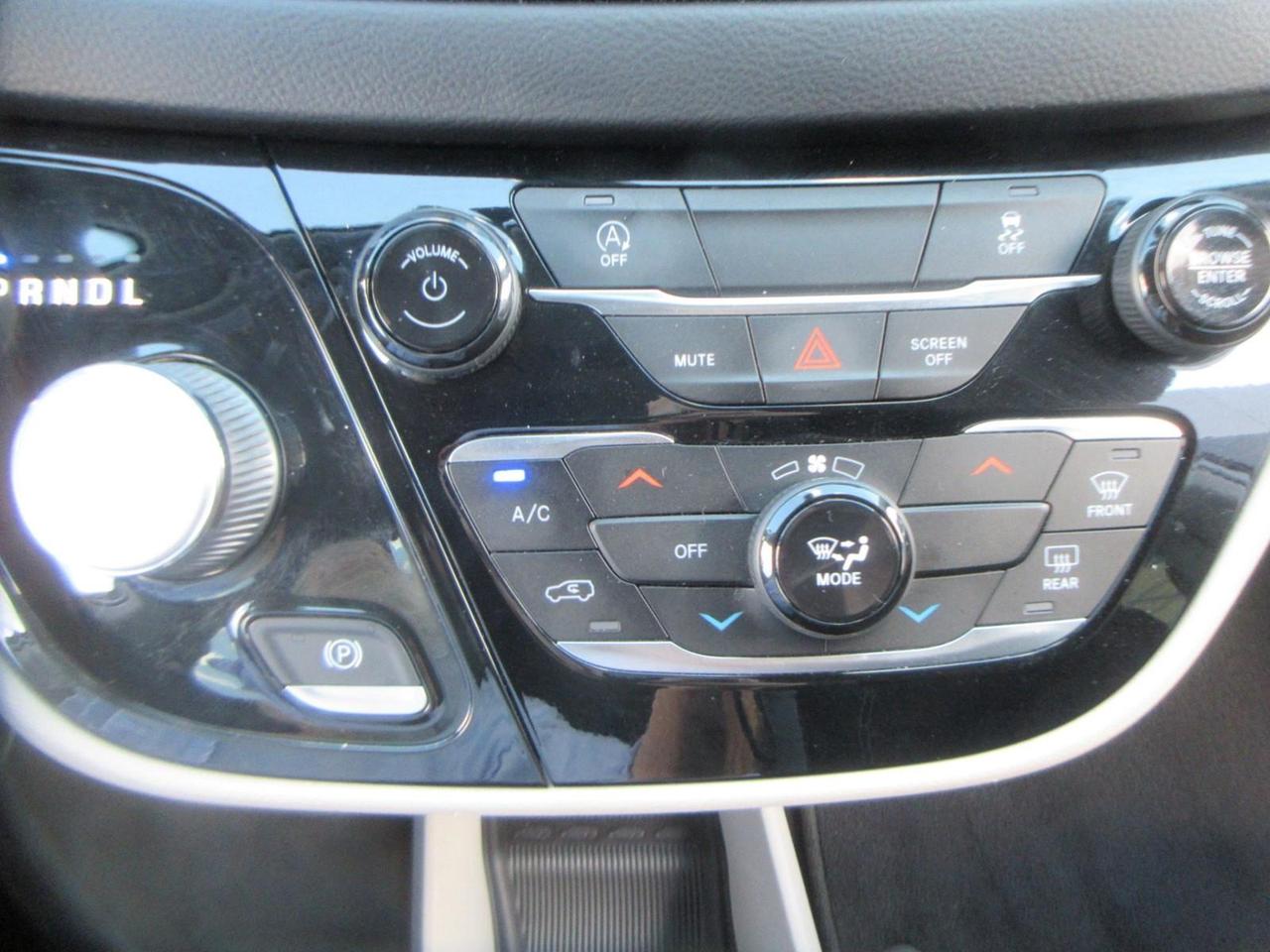 2022 Dodge Grand Caravan SXT Photo