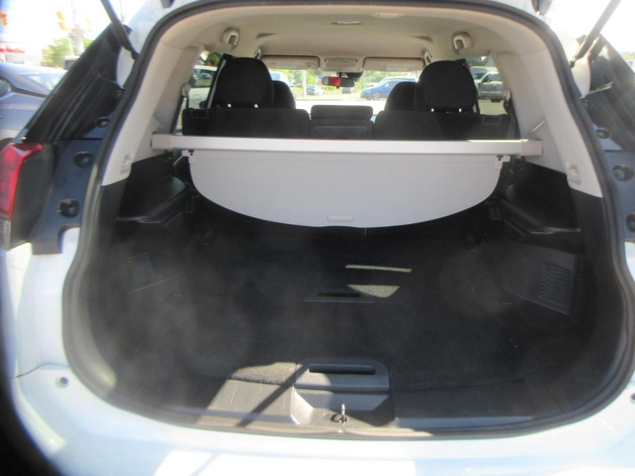 2020 Nissan Rogue SV Photo4