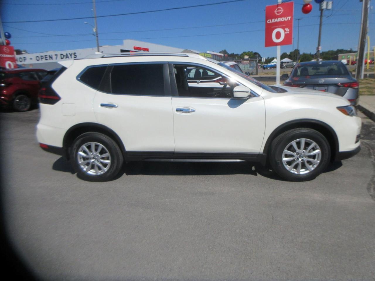 2020 Nissan Rogue SV Photo