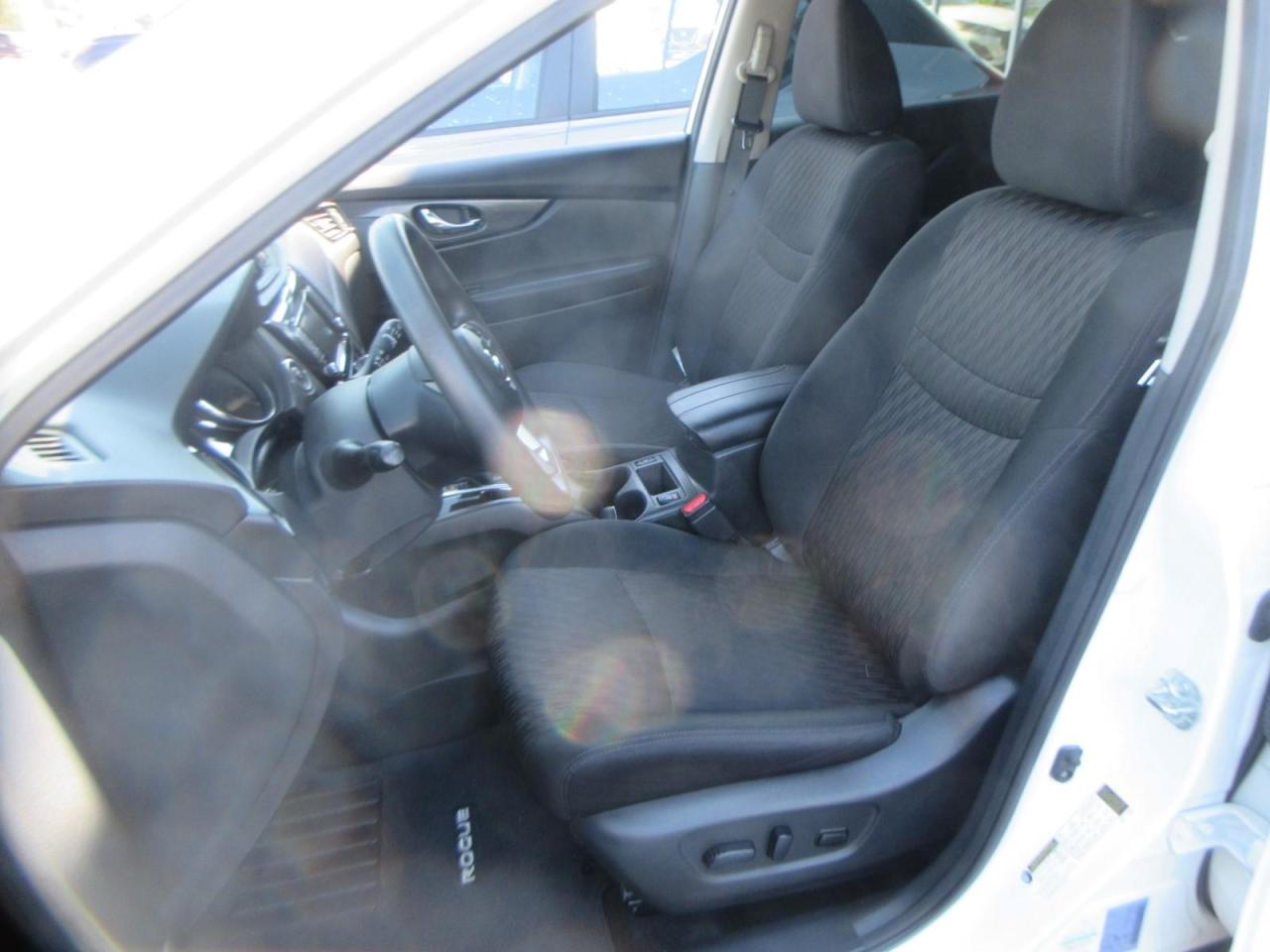 2020 Nissan Rogue SV Photo