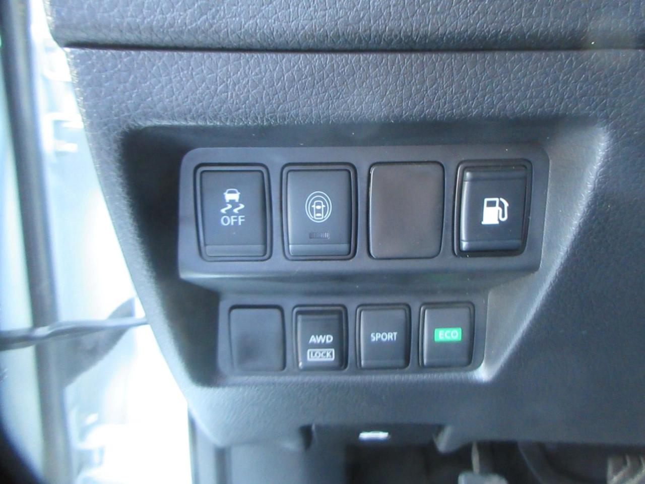 2020 Nissan Rogue SV Photo