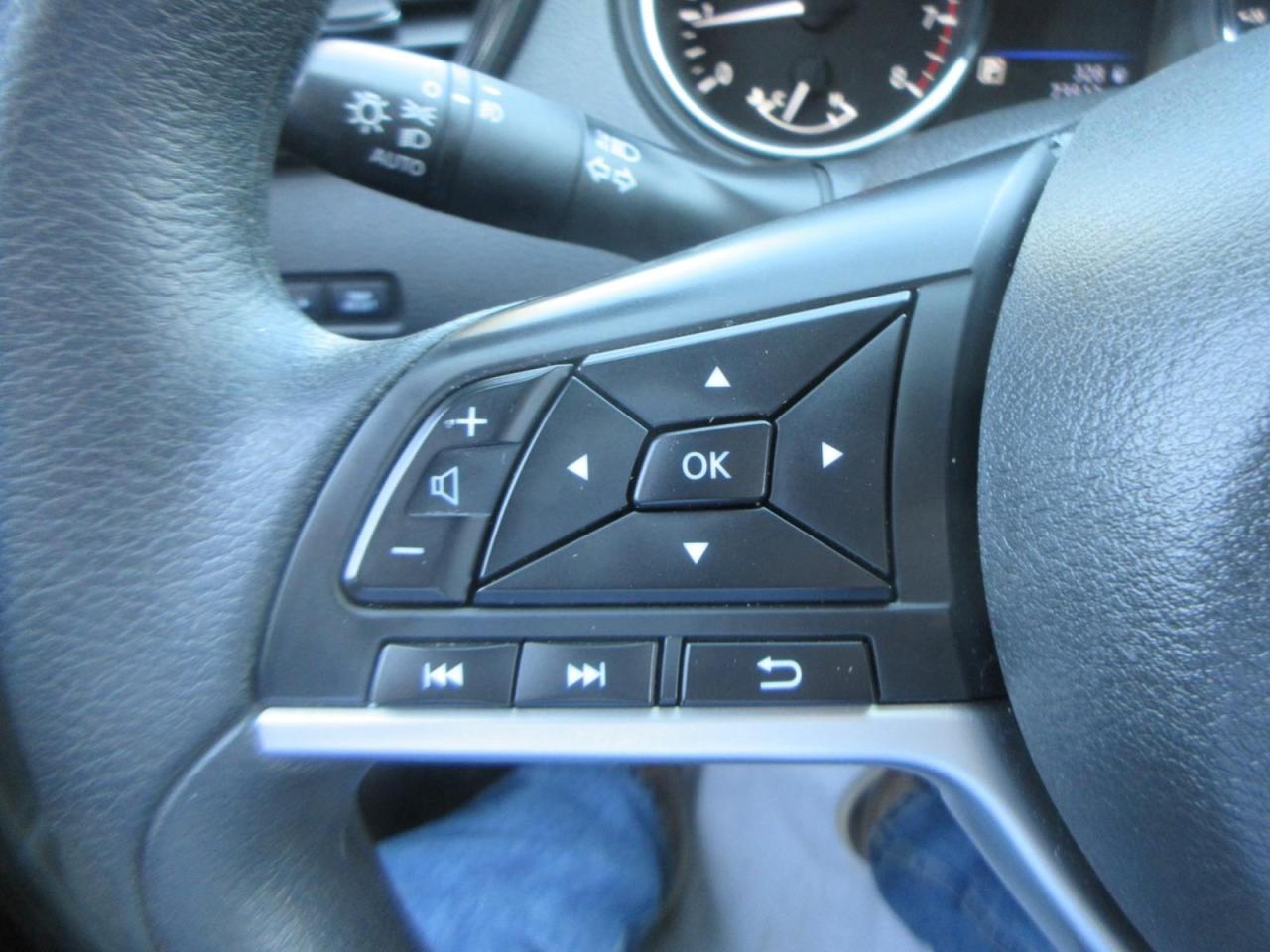 2020 Nissan Rogue SV Photo