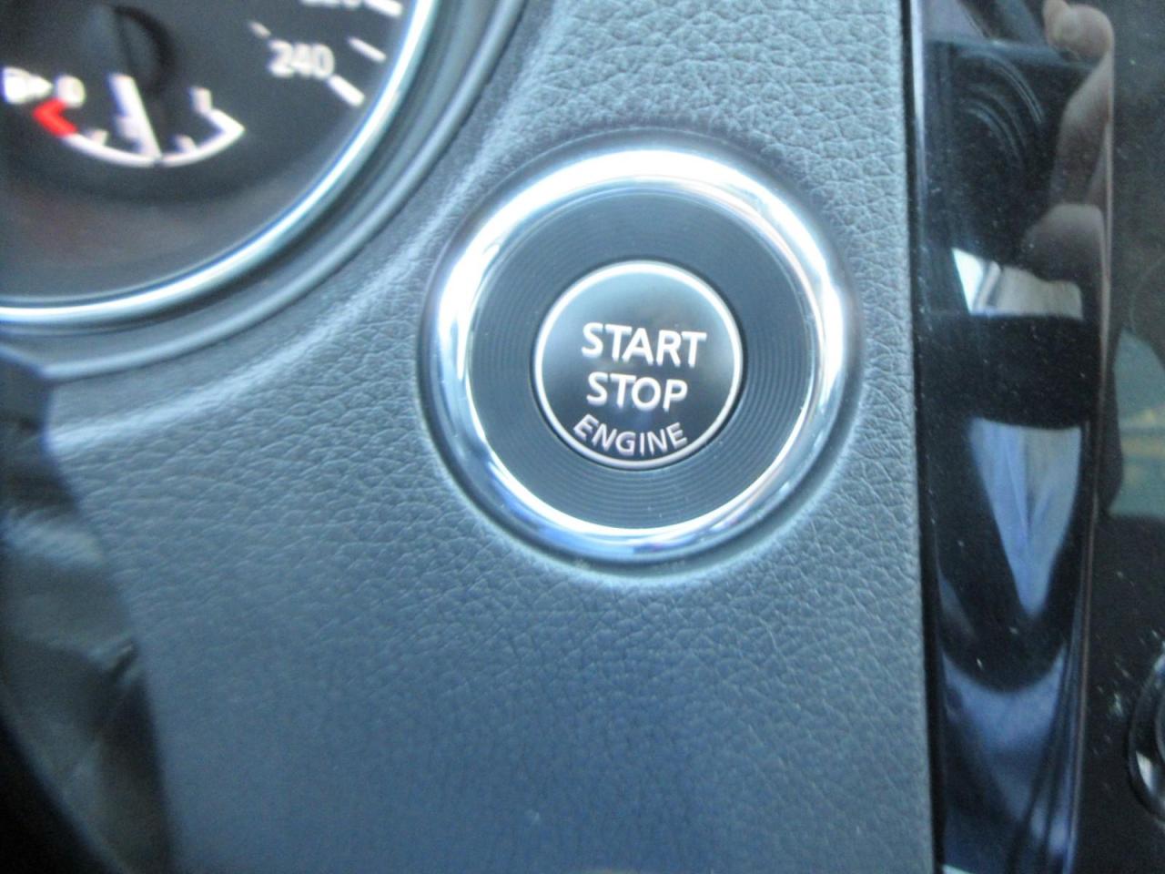 2020 Nissan Rogue SV Photo