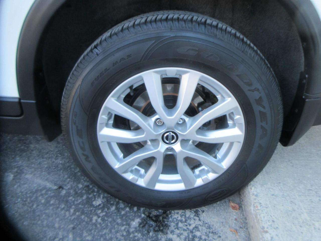 2020 Nissan Rogue SV Photo