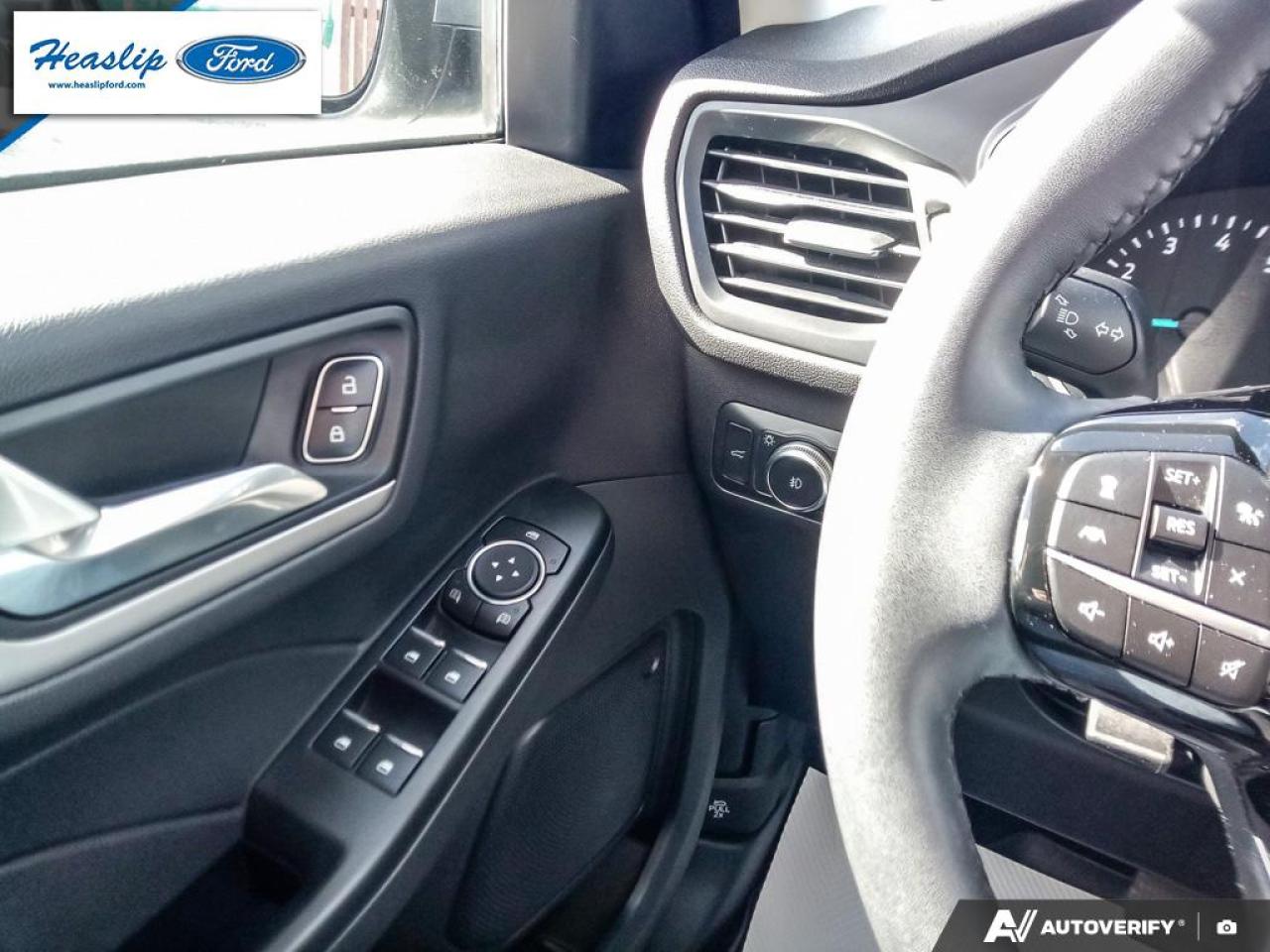 2022 Ford Escape SEL Photo5
