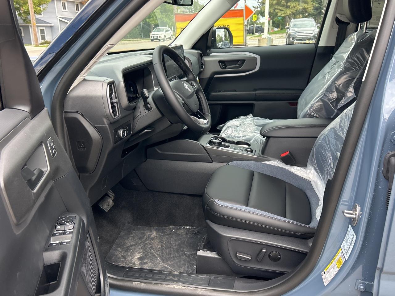 2025 Ford Bronco Sport Outer Banks  - Leather Seats Photo