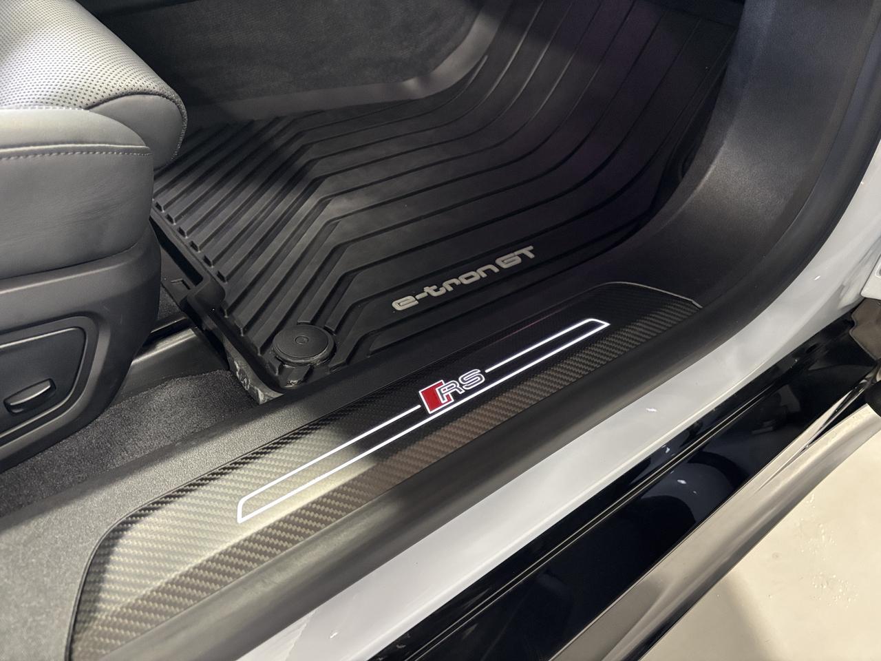 2022 Audi RS e-tron GT QUATTRO|CARBON|MASSAGE|CLUSTERNAV|LASER|3DCAM|HUD| Photo