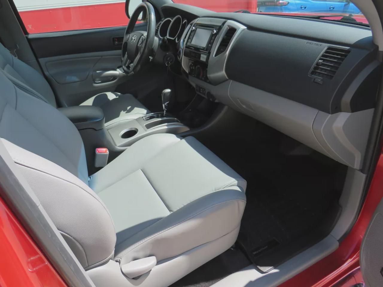 2014 Toyota Tacoma BASE V6 (**RARE!!**SOLID FRAME!!**EXCELLENT CONDITION!!**SAFETY/CERTIFIED!!**4WD**RUNNING BOARDS**TONNEAU COVER**TRAILER HITCH**CD PLAYER**BUG DEFLECTOR**ALLOY RIMS**DIGITAL TOUCHSCREEN**REVERSE CAMERA**CRUISE CONTROL**BLUETOOTH**) Photo